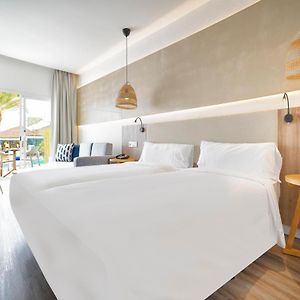 Habitación Doble Estándar con Vistas a la Piscina